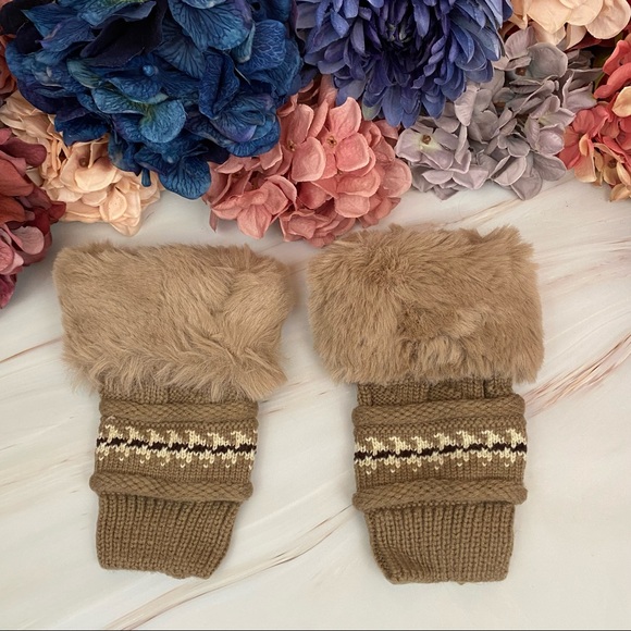 Chic Khaki Fleece Lined Beanie with Fur Pom Poms & Fingerless Gloves - Picture 14 of 16